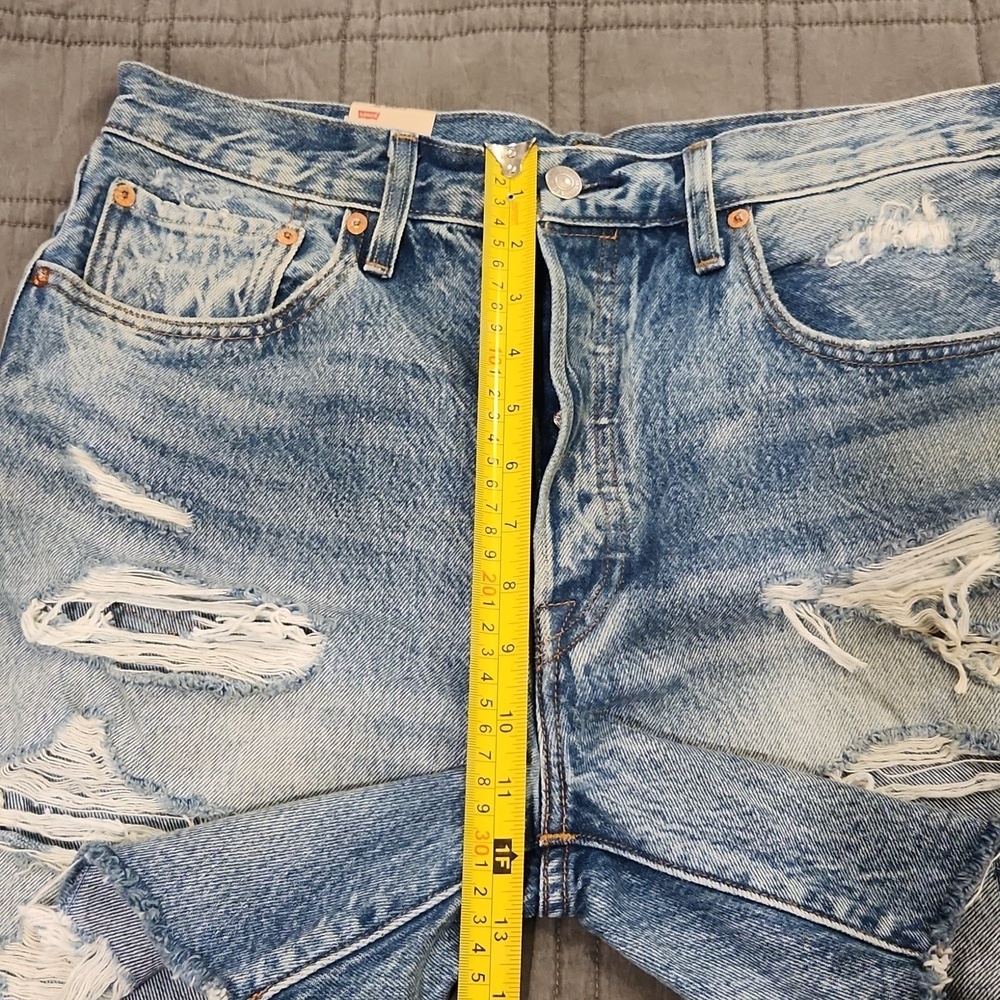 Levi's Light Blue Distressed Jean Shorts Size 32, New With Tags! - Picture 11 of 12